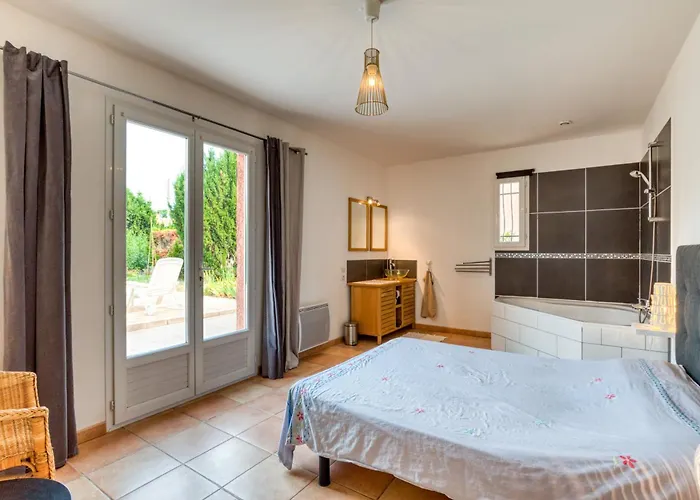 Plain-pied Avec Piscine Tatil Evi Octon